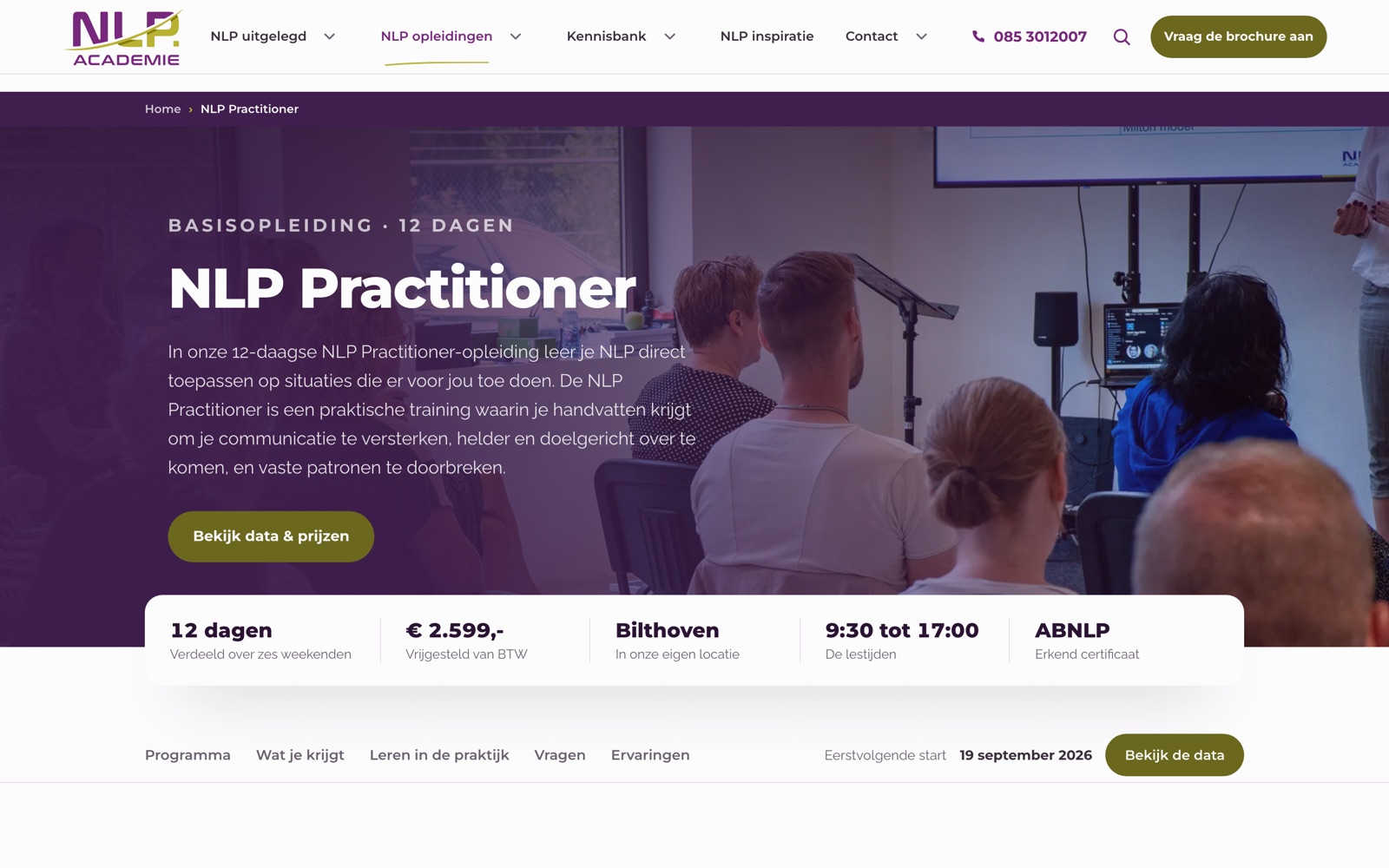 De opleidingspagina van de NLP Practitioner met duur, prijs, locatie en startdatum op een rij